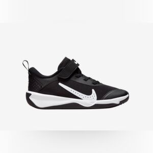 Nike | Little Kids Omni Multi-Court Sneakers | Black & White | Size 13C